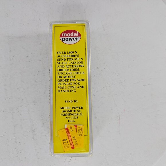 N Scale Model Power 3103 Chessie System Caboose Freight Car - Picture 7 of 8